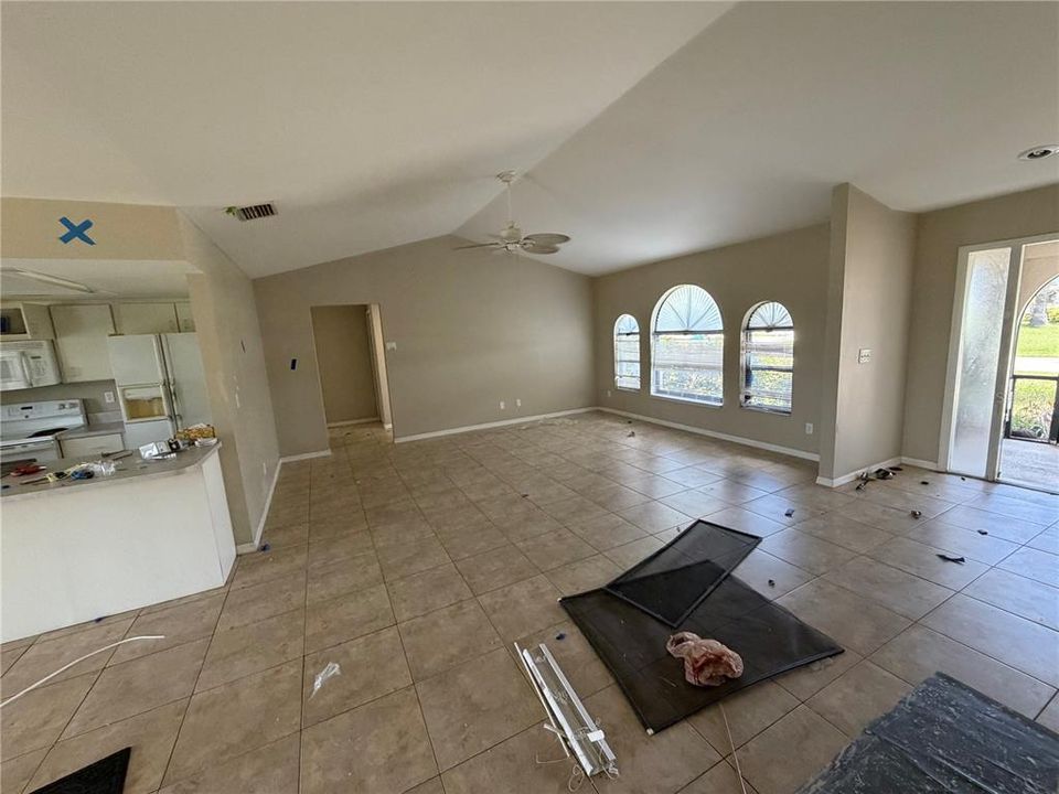 Active With Contract: $139,900 (3 beds, 2 baths, 1502 Square Feet)