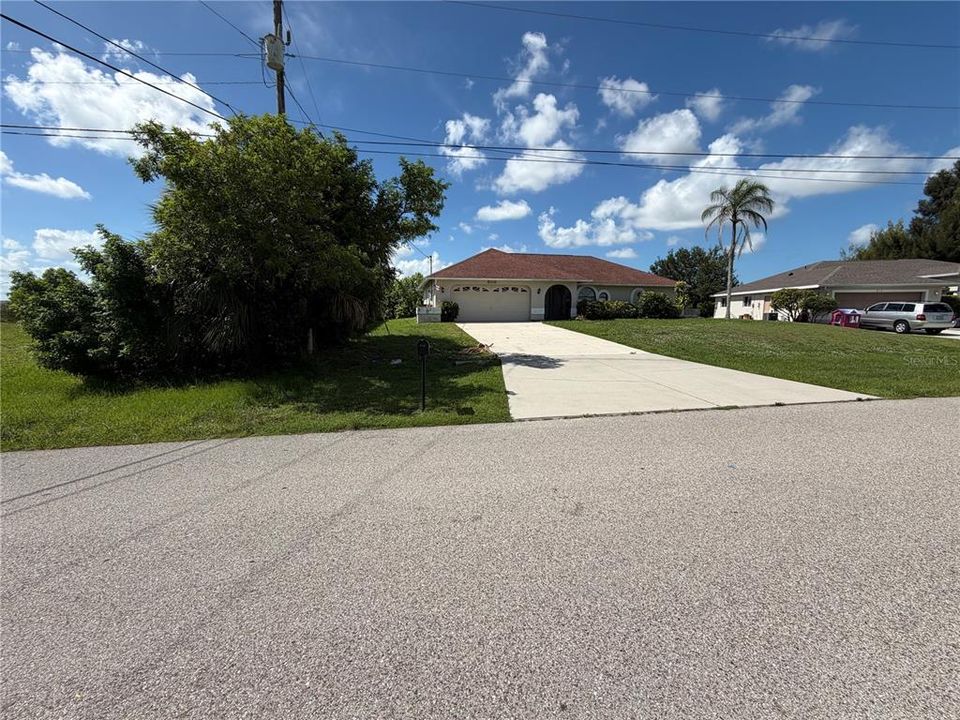 Active With Contract: $139,900 (3 beds, 2 baths, 1502 Square Feet)