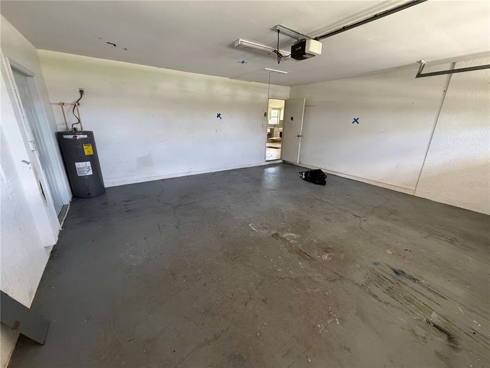 Active With Contract: $139,900 (3 beds, 2 baths, 1502 Square Feet)