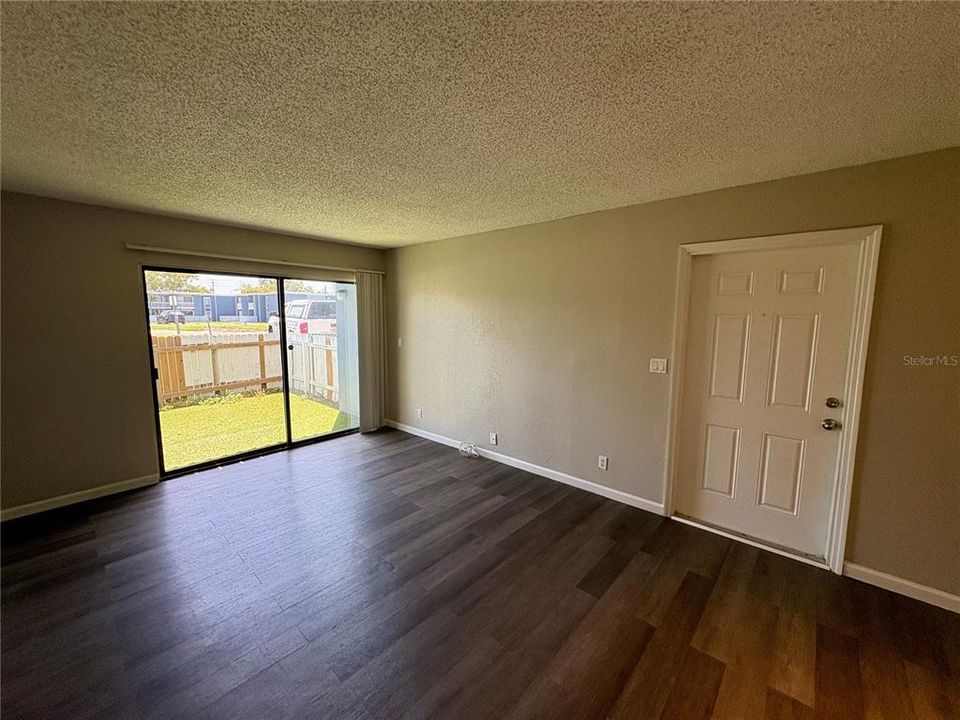 For Rent: $1,325 (1 beds, 1 baths, 650 Square Feet)