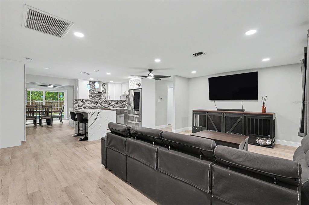 En Venta: $585,000 (3 camas, 2 baños, 1647 Pies cuadrados)