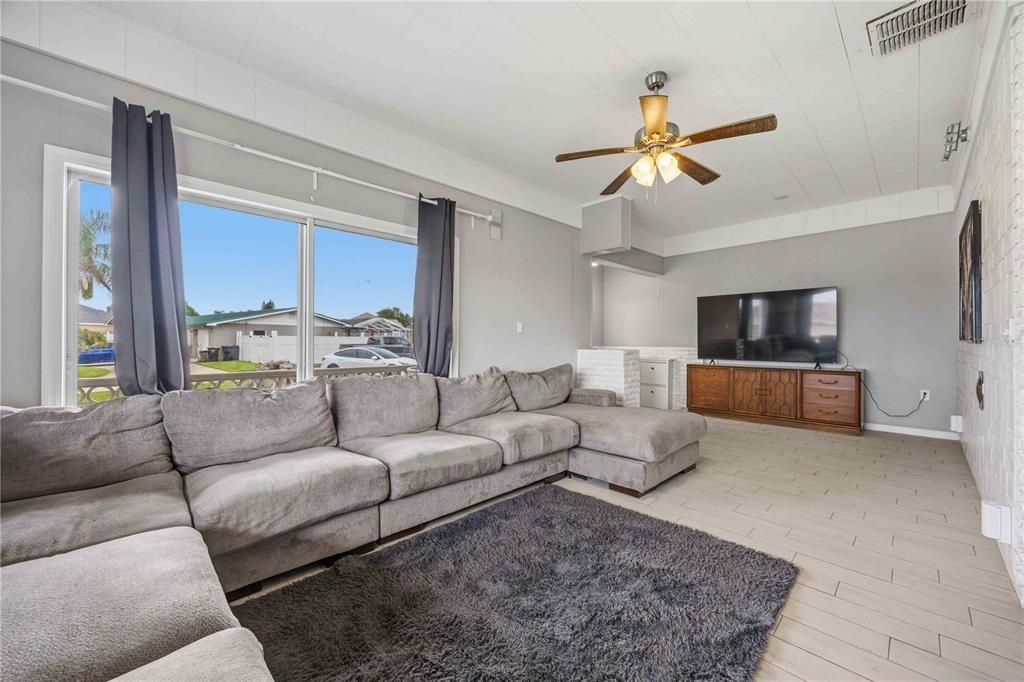 En Venta: $479,000 (3 camas, 2 baños, 2418 Pies cuadrados)