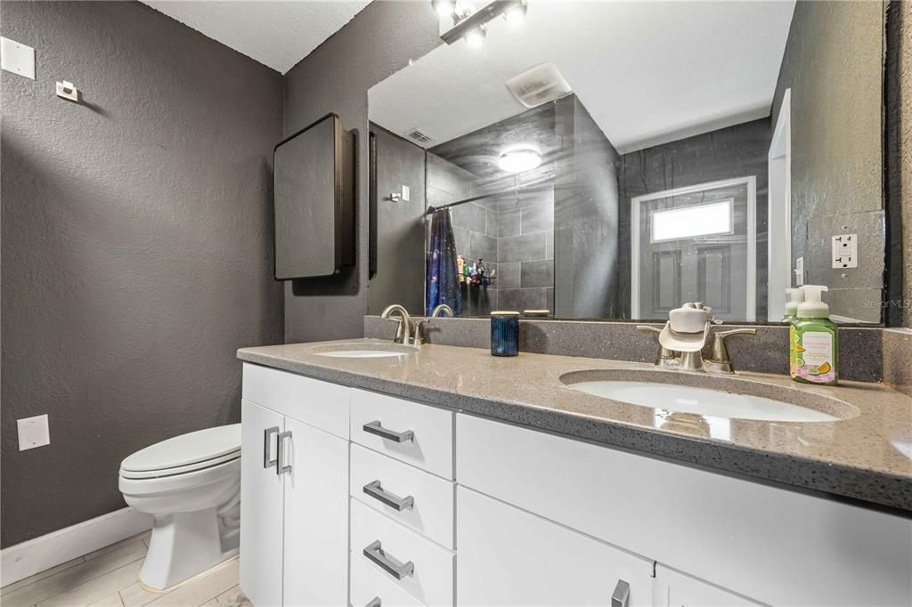 En Venta: $479,000 (3 camas, 2 baños, 2418 Pies cuadrados)