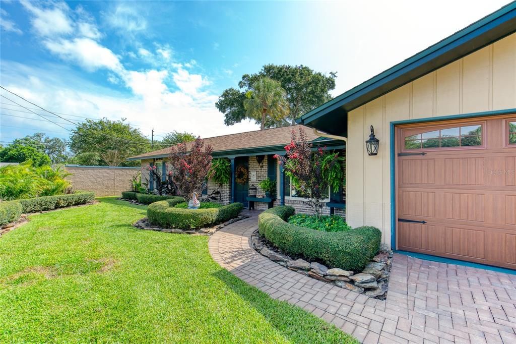 For Sale: $325,000 (3 beds, 2 baths, 1429 Square Feet)