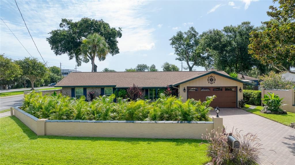 For Sale: $325,000 (3 beds, 2 baths, 1429 Square Feet)