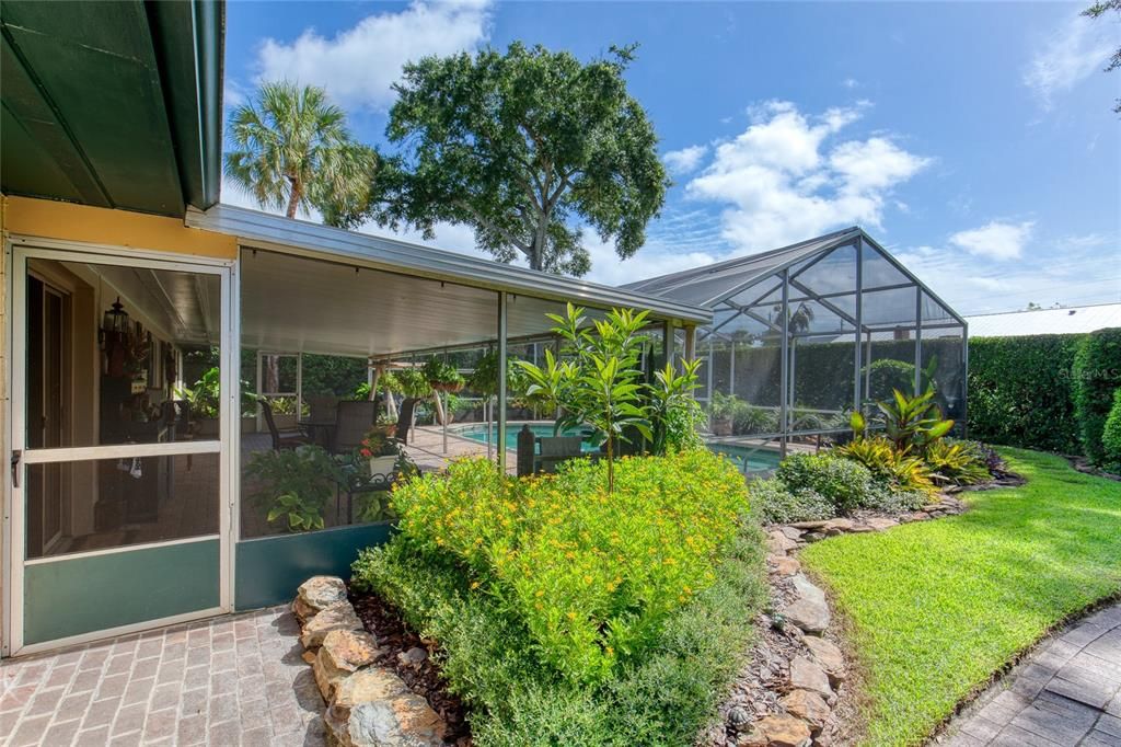 For Sale: $325,000 (3 beds, 2 baths, 1429 Square Feet)
