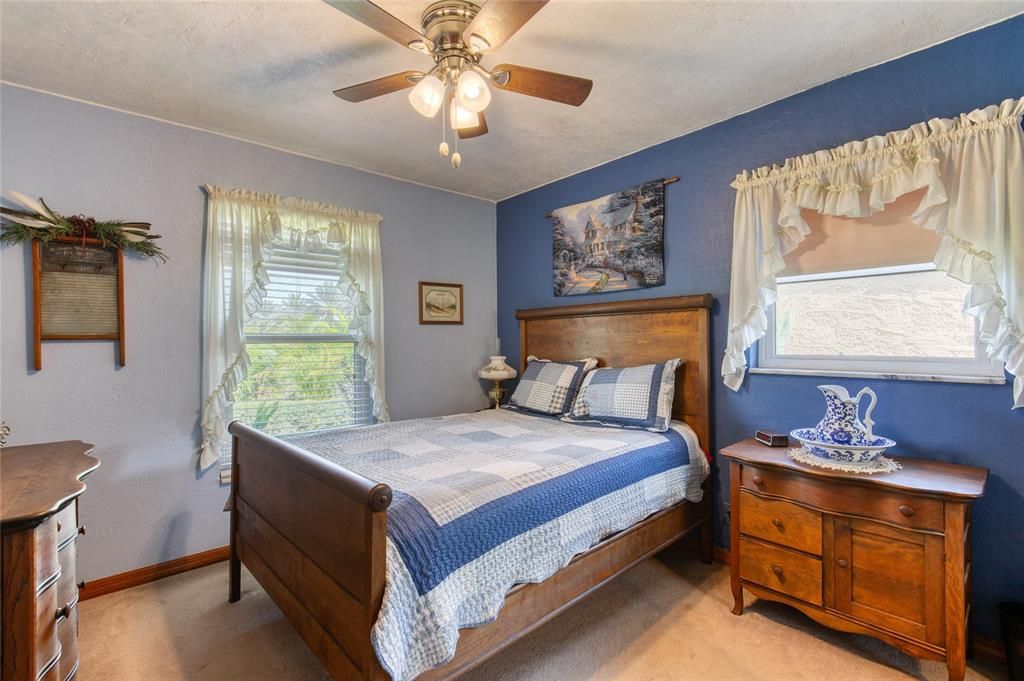 For Sale: $325,000 (3 beds, 2 baths, 1429 Square Feet)