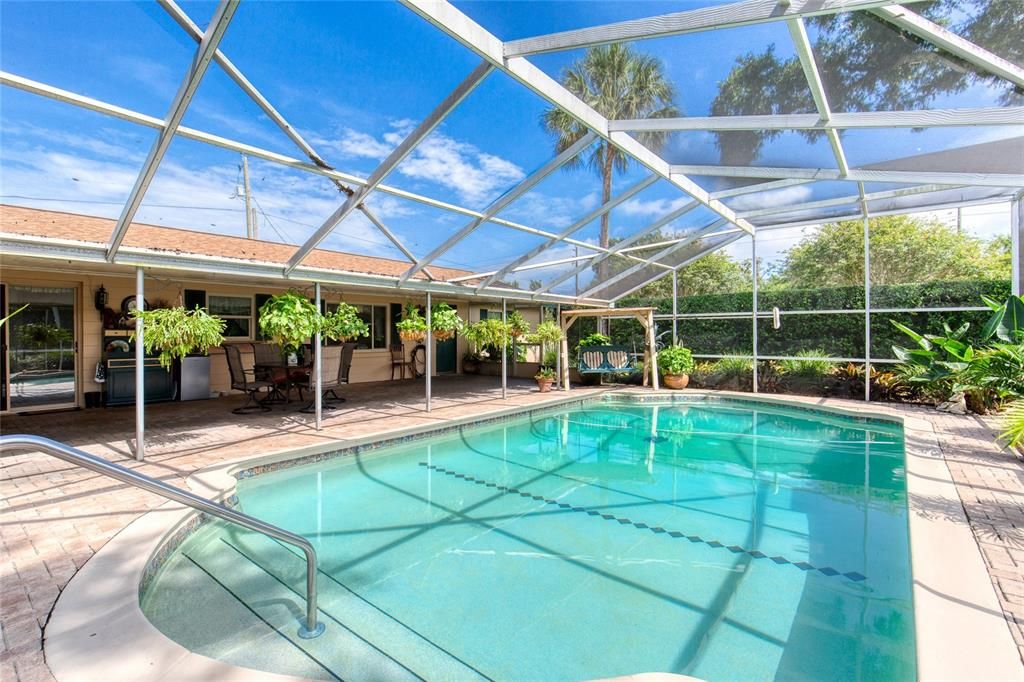 For Sale: $325,000 (3 beds, 2 baths, 1429 Square Feet)