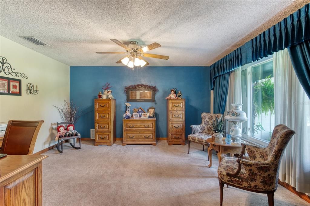 For Sale: $325,000 (3 beds, 2 baths, 1429 Square Feet)