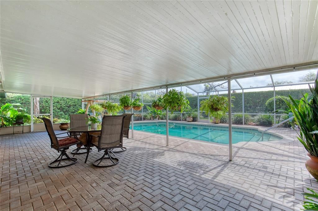 For Sale: $325,000 (3 beds, 2 baths, 1429 Square Feet)