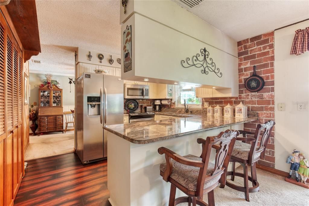 For Sale: $325,000 (3 beds, 2 baths, 1429 Square Feet)