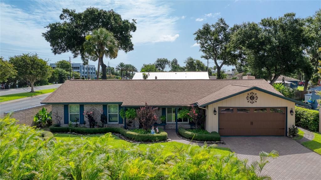 For Sale: $325,000 (3 beds, 2 baths, 1429 Square Feet)