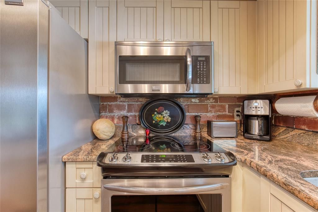 For Sale: $325,000 (3 beds, 2 baths, 1429 Square Feet)