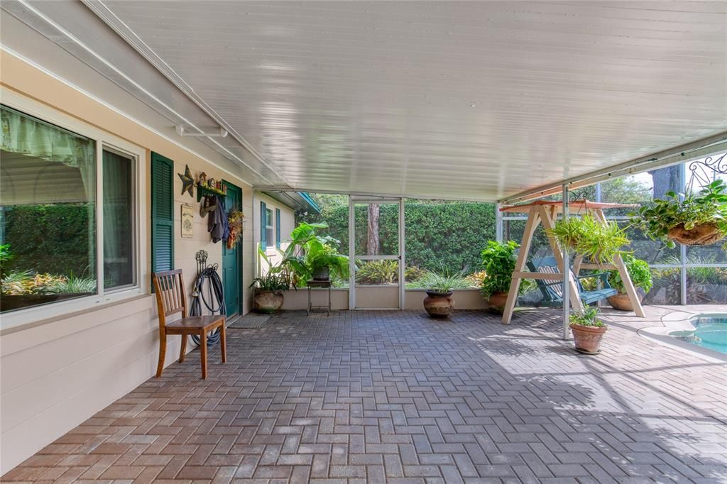 For Sale: $325,000 (3 beds, 2 baths, 1429 Square Feet)