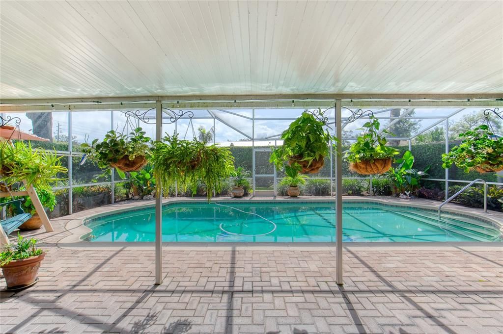 For Sale: $325,000 (3 beds, 2 baths, 1429 Square Feet)