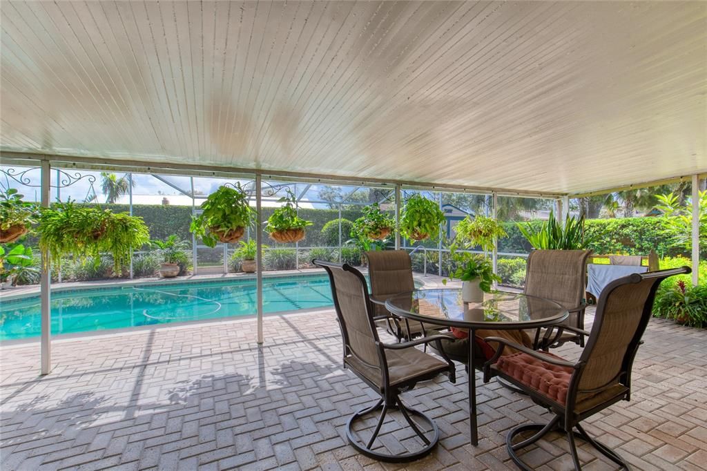 For Sale: $325,000 (3 beds, 2 baths, 1429 Square Feet)