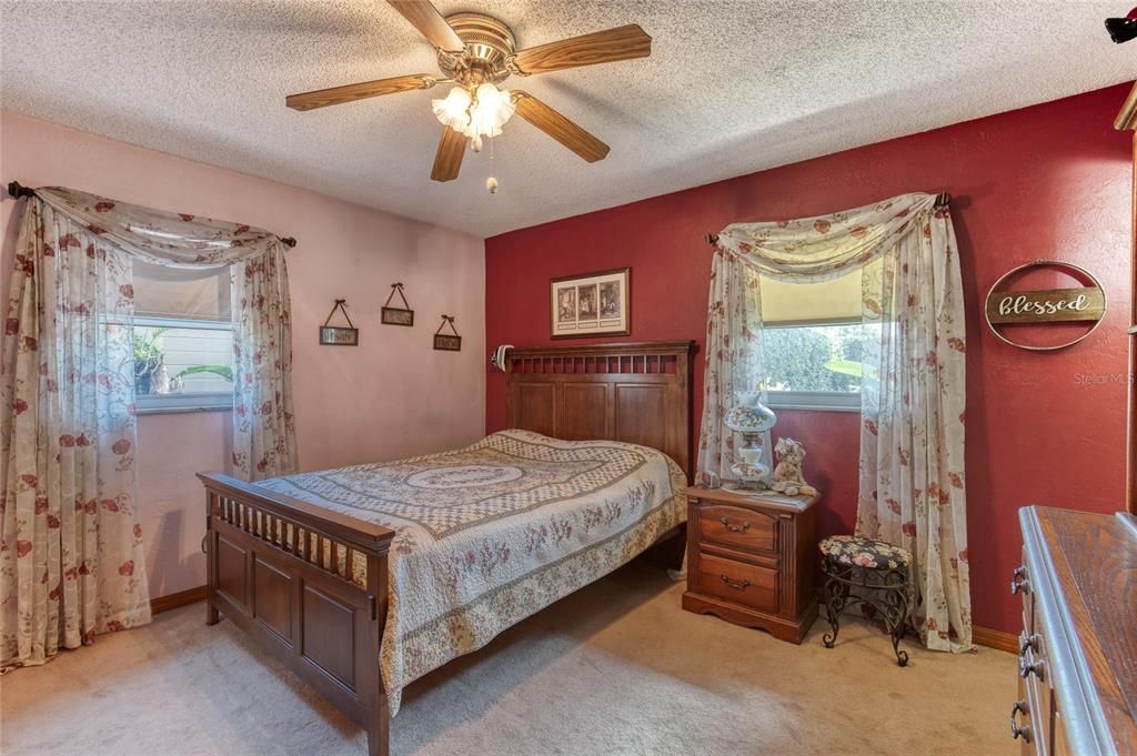 For Sale: $325,000 (3 beds, 2 baths, 1429 Square Feet)