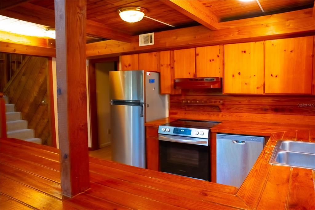 На продажу: $395,000 (4 спален, 3 ванн, 2401 Квадратных фут)