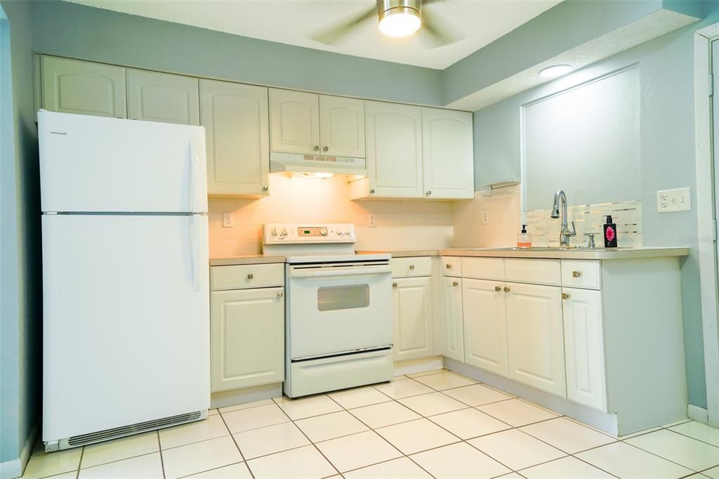 For Rent: $1,800 (3 beds, 2 baths, 1050 Square Feet)
