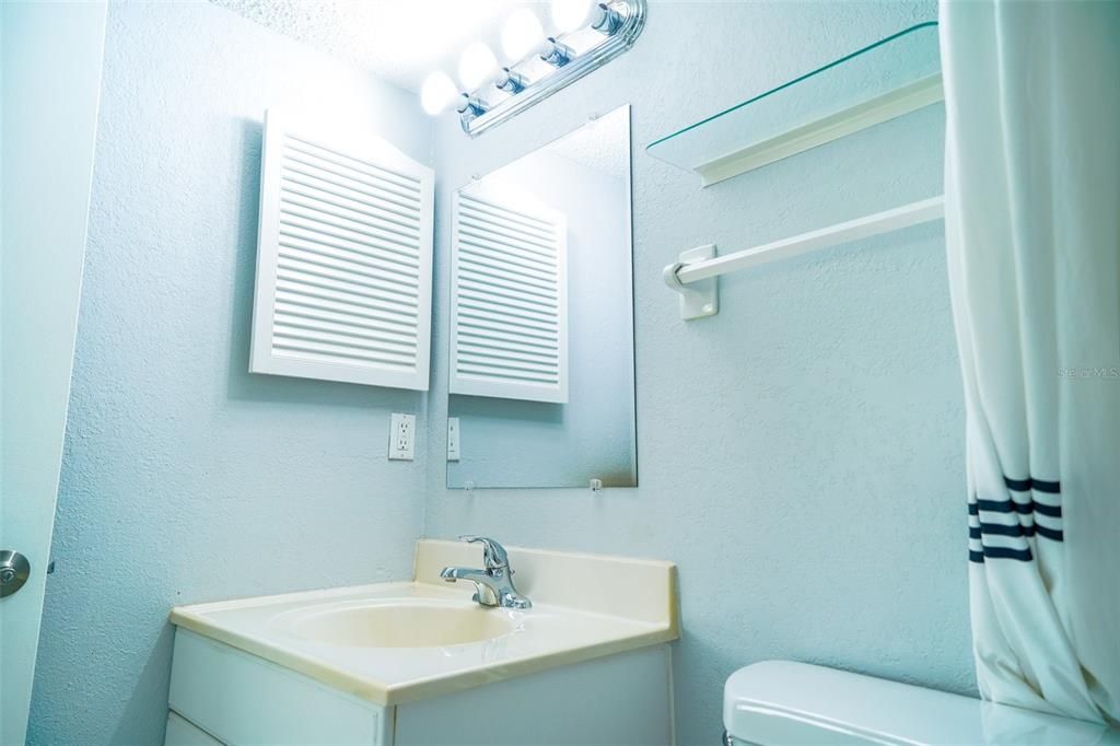 For Rent: $1,800 (3 beds, 2 baths, 1050 Square Feet)