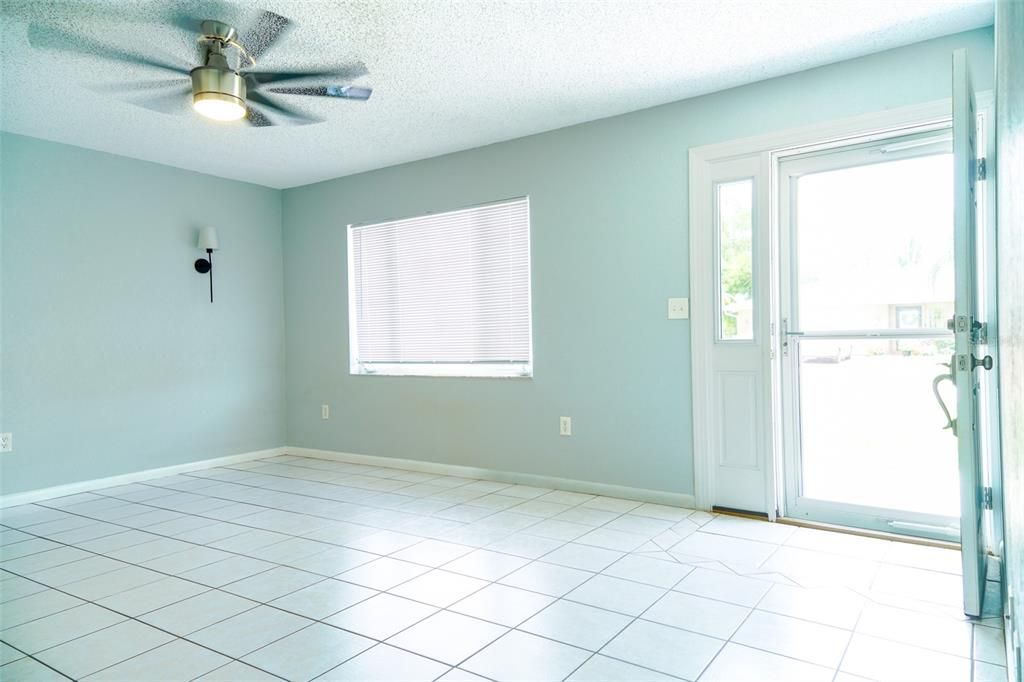 For Rent: $1,800 (3 beds, 2 baths, 1050 Square Feet)
