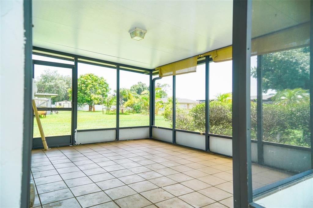 For Rent: $1,800 (3 beds, 2 baths, 1050 Square Feet)