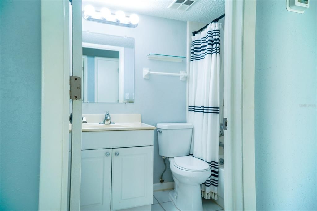 For Rent: $1,800 (3 beds, 2 baths, 1050 Square Feet)