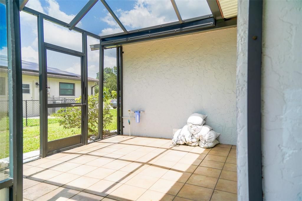 For Rent: $1,800 (3 beds, 2 baths, 1050 Square Feet)