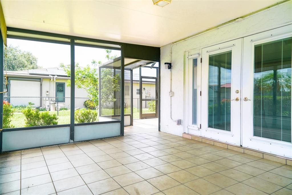 For Rent: $1,800 (3 beds, 2 baths, 1050 Square Feet)