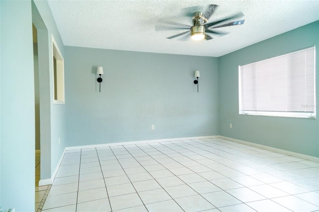 For Rent: $1,800 (3 beds, 2 baths, 1050 Square Feet)