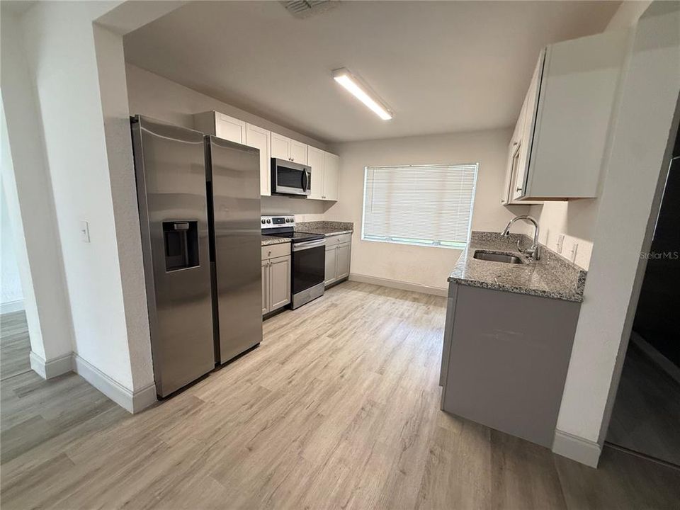 В аренду: $1,900 (2 спален, 1 ванн, 800 Квадратных фут)