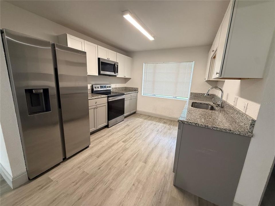 В аренду: $1,900 (2 спален, 1 ванн, 800 Квадратных фут)