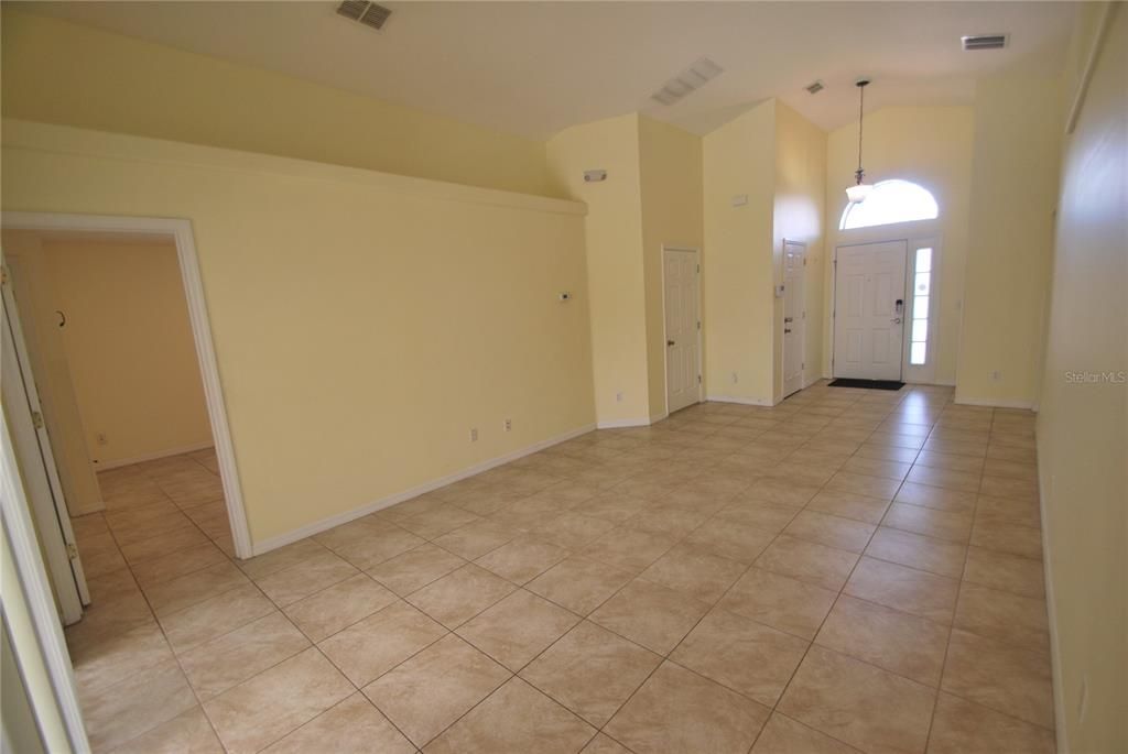 For Rent: $2,600 (4 beds, 2 baths, 1477 Square Feet)