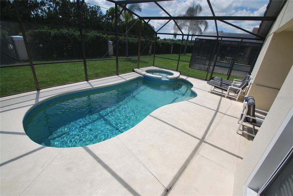 For Rent: $2,600 (4 beds, 2 baths, 1477 Square Feet)