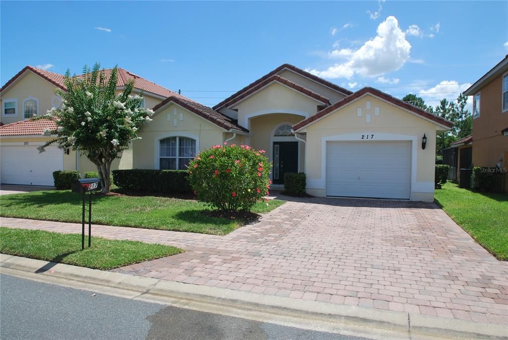 For Rent: $2,600 (4 beds, 2 baths, 1477 Square Feet)