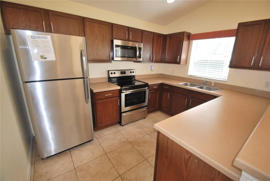 For Rent: $2,600 (4 beds, 2 baths, 1477 Square Feet)