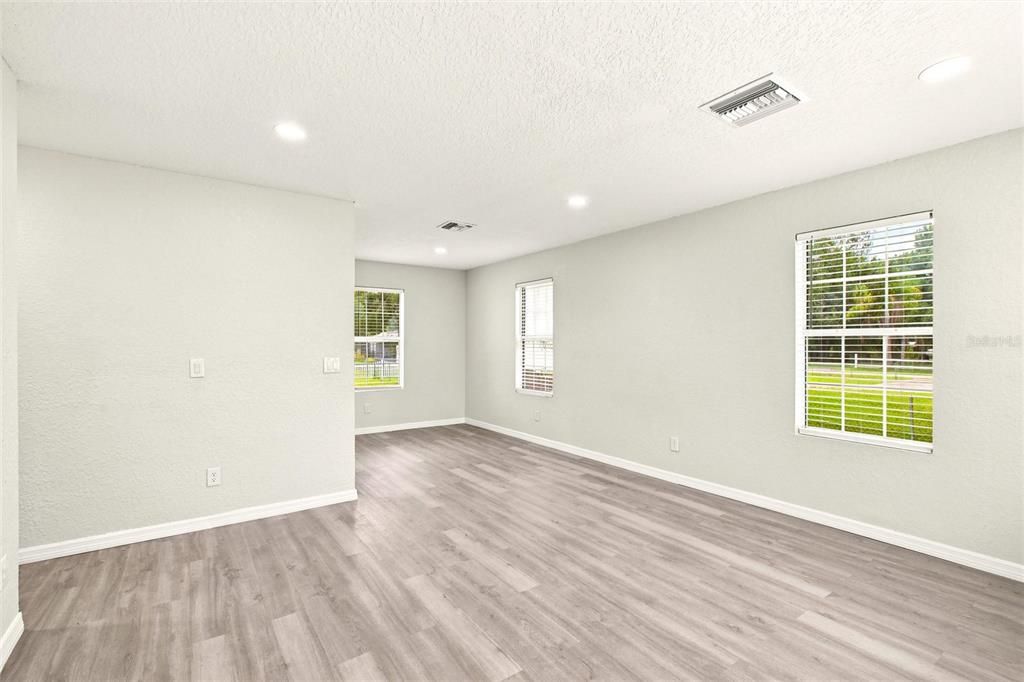 En Venta: $259,000 (4 camas, 2 baños, 1152 Pies cuadrados)