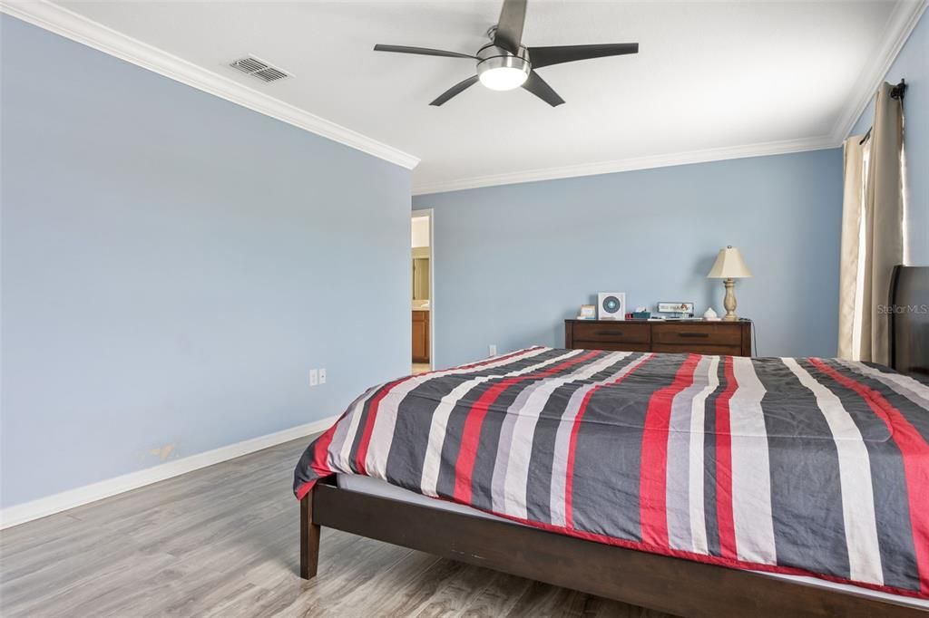На продажу: $329,999 (3 спален, 2 ванн, 2307 Квадратных фут)