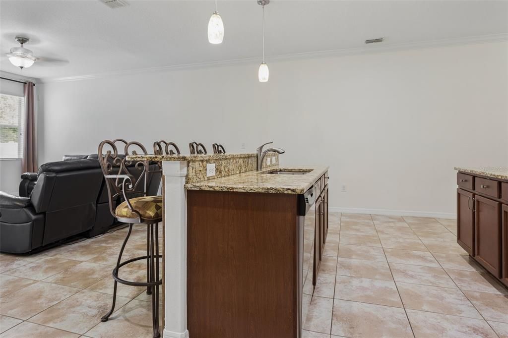 На продажу: $329,999 (3 спален, 2 ванн, 2307 Квадратных фут)