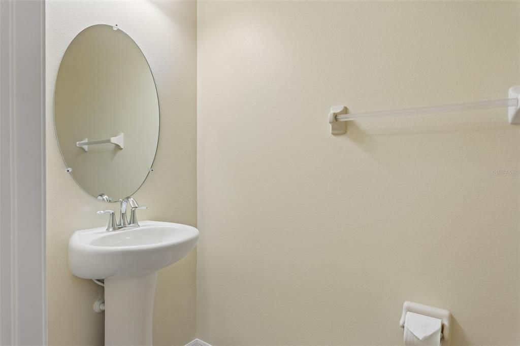 На продажу: $329,999 (3 спален, 2 ванн, 2307 Квадратных фут)