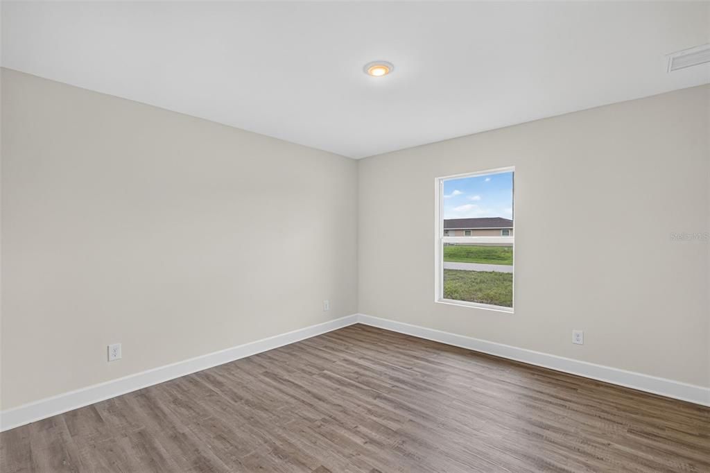 For Sale: $334,900 (3 beds, 3 baths, 1818 Square Feet)