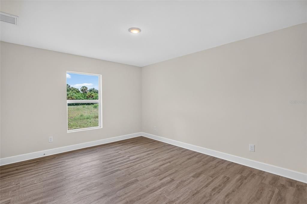 For Sale: $334,900 (3 beds, 3 baths, 1818 Square Feet)