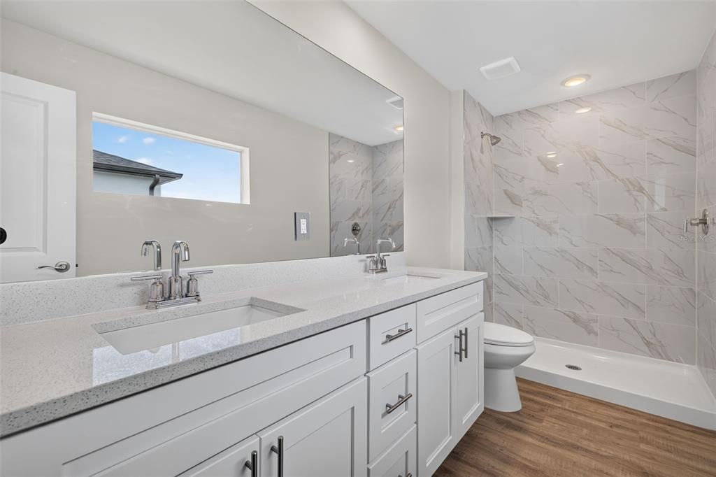 For Sale: $334,900 (3 beds, 3 baths, 1818 Square Feet)