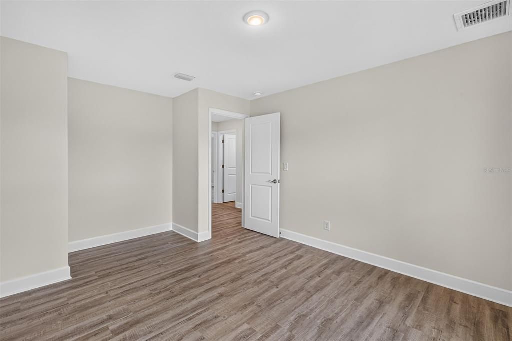 For Sale: $334,900 (3 beds, 3 baths, 1818 Square Feet)