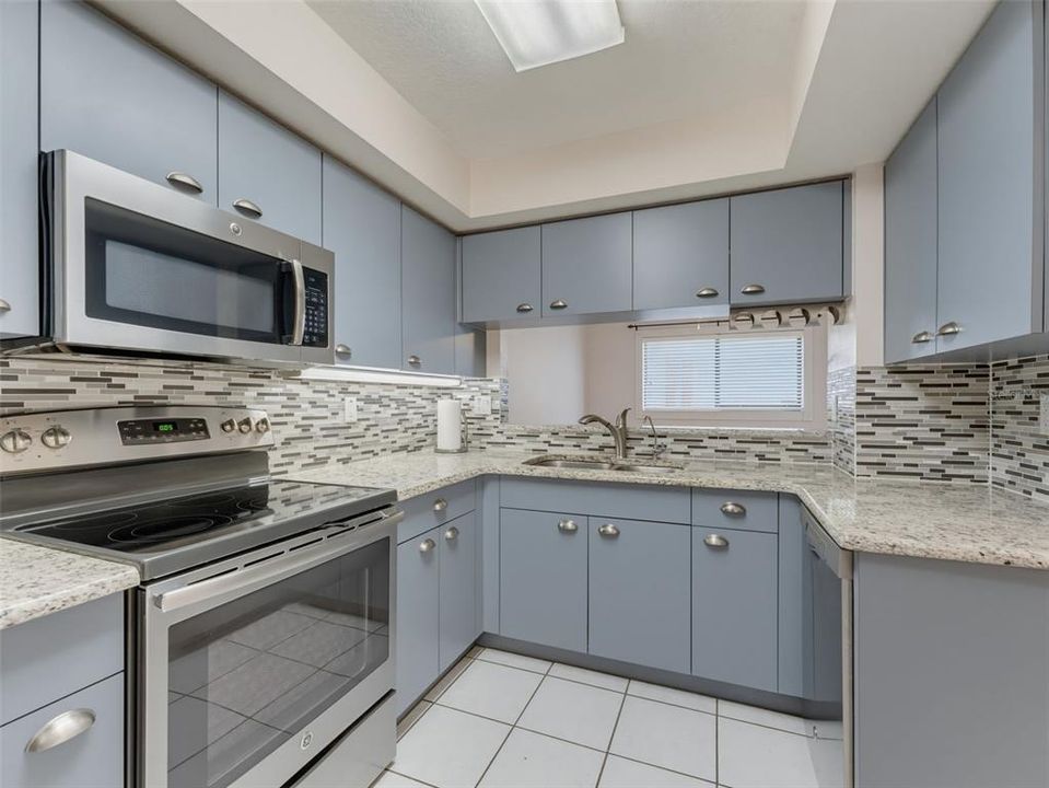 For Sale: $324,000 (2 beds, 2 baths, 1431 Square Feet)