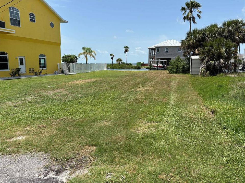 待售: $350,000 (0.16 acres)