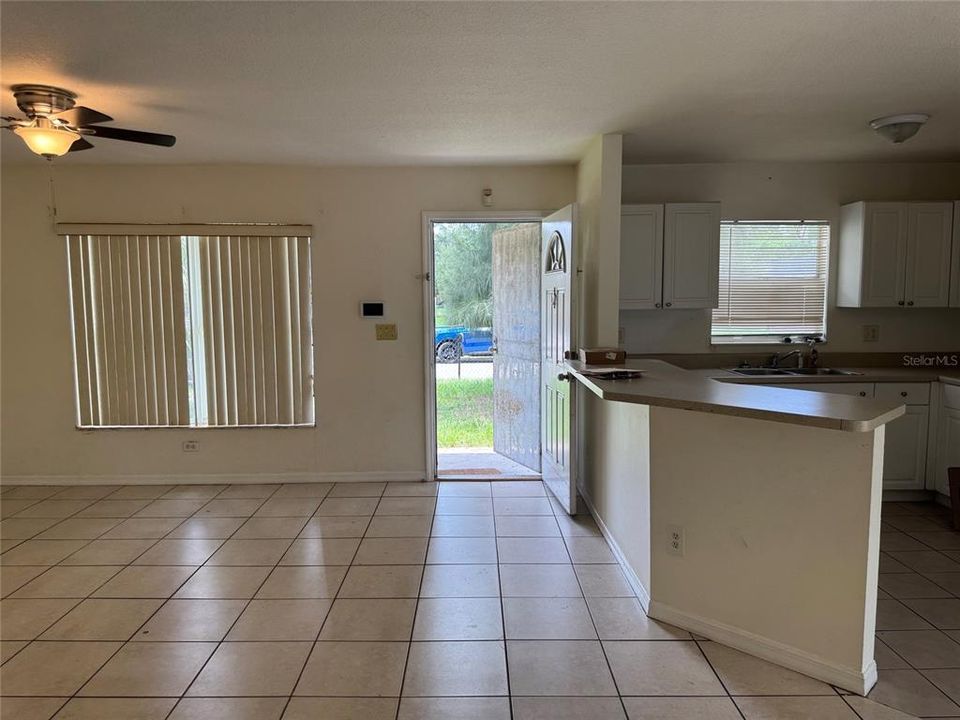 En Venta: $320,000 (3 camas, 2 baños, 1215 Pies cuadrados)