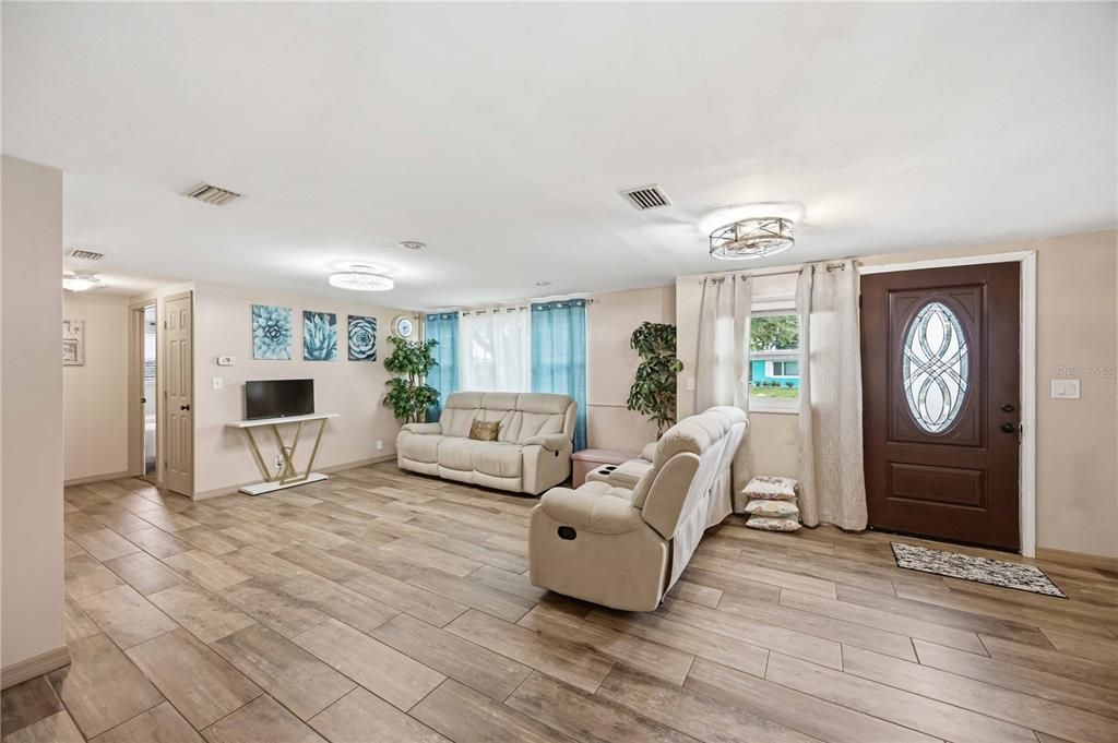 На продажу: $199,900 (3 спален, 1 ванн, 1116 Квадратных фут)