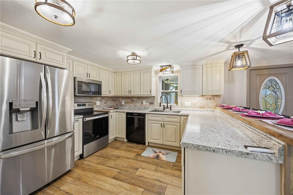 На продажу: $199,900 (3 спален, 1 ванн, 1116 Квадратных фут)