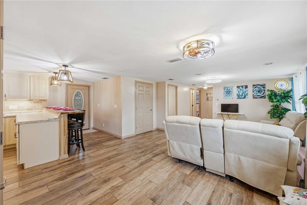 На продажу: $199,900 (3 спален, 1 ванн, 1116 Квадратных фут)